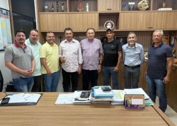 Vereador Anderson Bananeiro solicita ao deputado Nininho  cobrança ao Setasc para  agilizar  licitação de ônibus para o transporte de pacientes oncológicos e reforça pedido por melhorias na infraestrutura da MT-458 em Rondonópolis