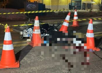 Motociclista morre ao colidir com carreta e ter a cabeça esmagada na BR-070, em MT