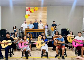 Thiago Silva promove inclusão social com o projeto musical Tocando em Frente