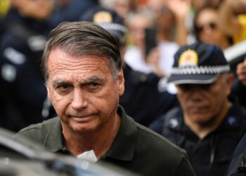 Moraes decreta cumprimento da pena, e Bolsonaro inicia detenção na sede da Polícia Federal em Brasília