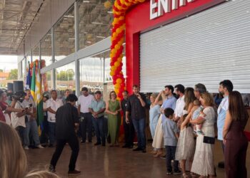 “O progresso da região está em Canarana”, afirma prefeito Vilson durante inauguração do Supermercado Nilo