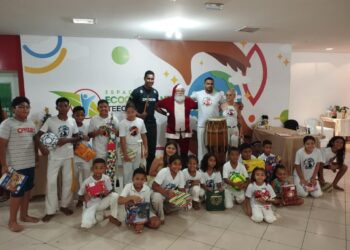 Policiais civis adotam cartinhas de Natal e doam cerca de 200 presentes para crianças e idosos -