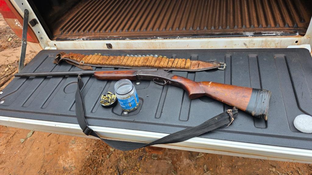 PM prende homem com espingarda e 98 munições em Brasnorte -