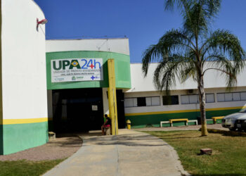 Casal é preso suspeito de agredir funcionários de UPA e PMs em MT