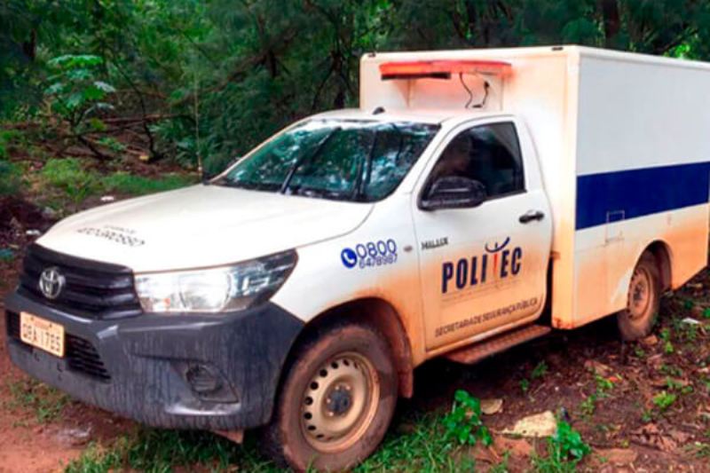 Corpo é encontrado com pé para fora de cova rasa em matagal no interior do Estado