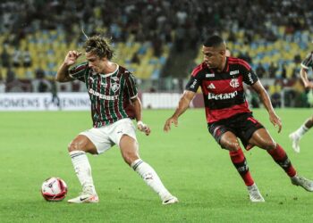 Fluminense vence Flamengo em clássico eletrizante no Maracanã e lidera o Carioca
