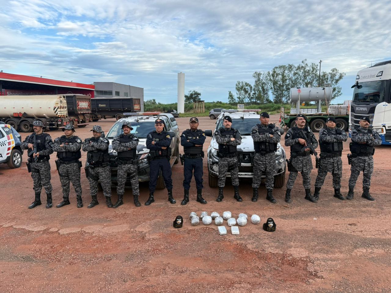 Força Tática apreende mais de 8 quilos de drogas na BR-070, em General Carneiro