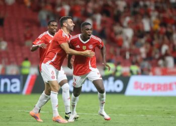 Internacional vence Inter de Santa Maria e mantém liderança no Gauchão