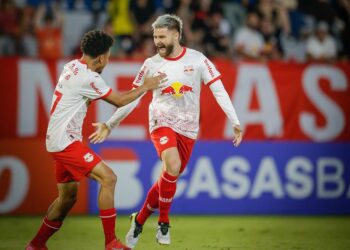 Red Bull Bragantino goleia e assume a liderança do Paulistão