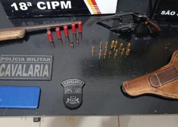 Cavalaria da Polícia Militar prende faccionado com duas armas de fogo e munições em São José do Rio Claro -