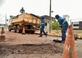 Operação tapa-buracos é intensificada em vias que são importantes corredores de tráfego