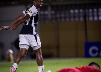 Corinthians supera São Bernardo e avança às quartas de final do Paulistão 