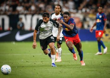Corinthians vence Red Bull Bragantino e conquista primeira vitória no Brasileirão