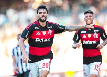 Flamengo vence o Botafogo e avança às semifinais do Campeonato Carioca