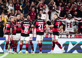 Flamengo goleia o Remo no Maracanã e conquista a quarta vitória seguida no Brasileirão