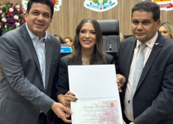 Janaina Riva recebe título Sarita Baracat em Várzea Grande e destaca legado de mulheres na política