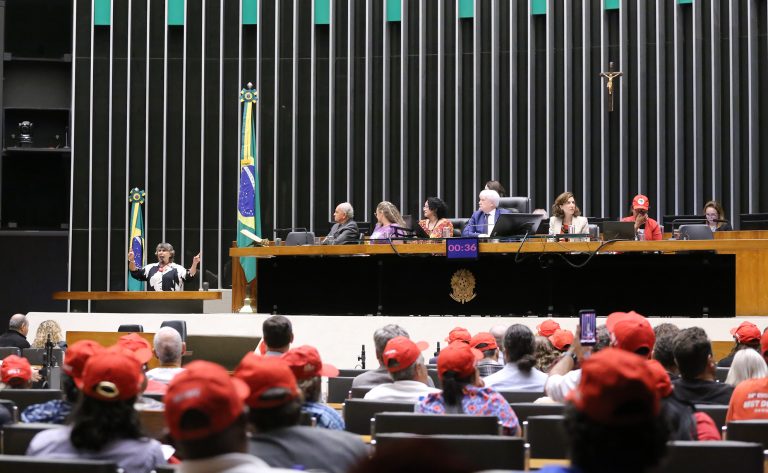 Homenagem ao Dia Nacional de Luta pela Reforma Agrária.