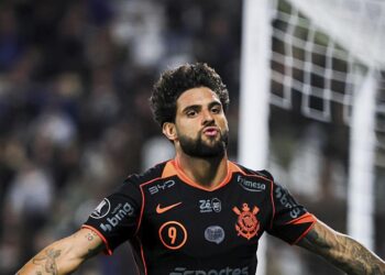 Corinthians inicia Libertadores com vitória e Diniz tem estreia de gala