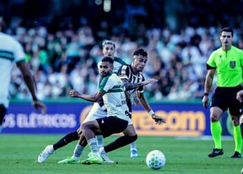 Coritiba vence Atlético-MG e acaba com seca no Brasileirão