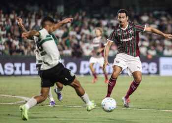 Fluminense empata com Coritiba e perde vice-liderança no Brasileirão