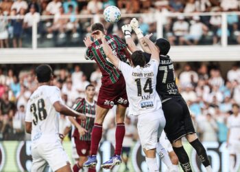 Fluminense vira nos minutos finais e vence Santos por 3 a 2 na Vila Belmiro pelo Brasileirão