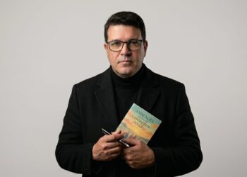 Escritor Carlos Zanardini lança livro no Rondon Plaza Shopping