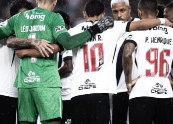 Remo arranca empate heroico contra o Vasco em noite de chances perdidas