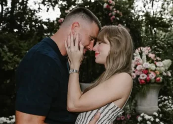 Taylor Swift e Travis Kelce devem se casar no dia 13 de junho, diz revista