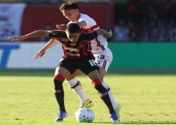 Vitória surpreende São Paulo no Barradão e complica vida do Tricolor no Brasileirão
