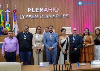 Em sessão solene, Ibrahim Zaher entrega honrarias a personalidades de diversos segmentos