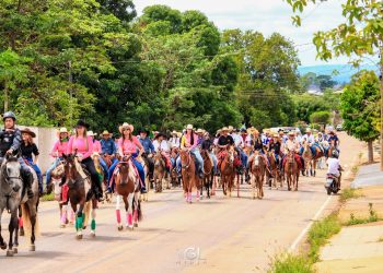 Tradição e solidariedade marcam a 2ª Cavalgada Outubro Rosa em Jaciara