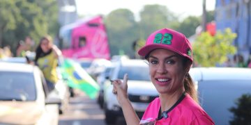 Kalynka Meirelles participa de carreata em apoio a Flávio Bolsonaro